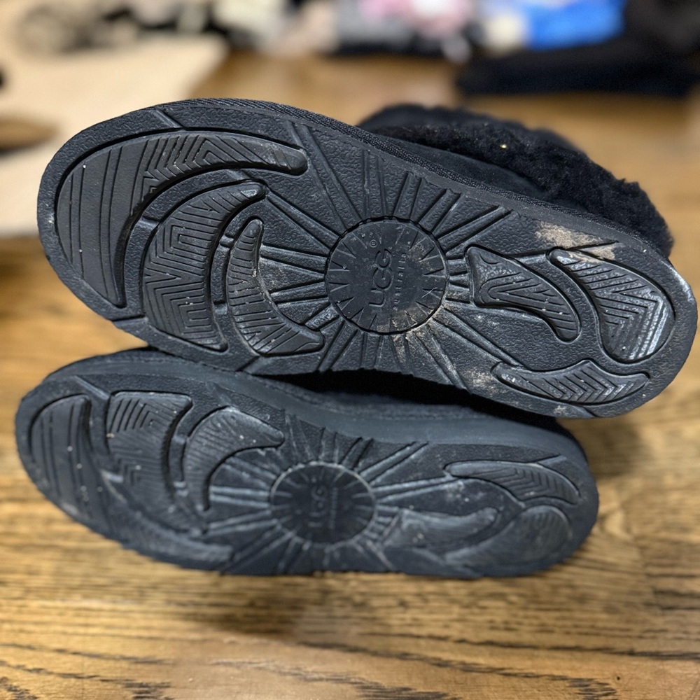 UGG Black Patten Boot - Picture 6 of 6